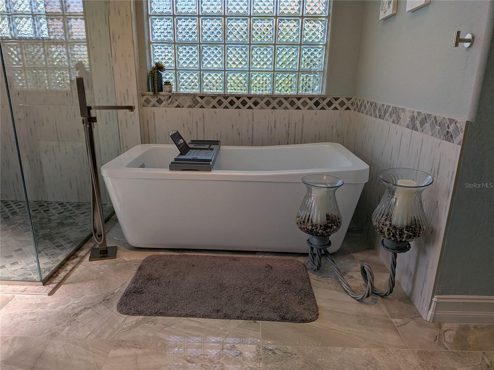 Image 12 of 84 For 11600 Dallas Drive N