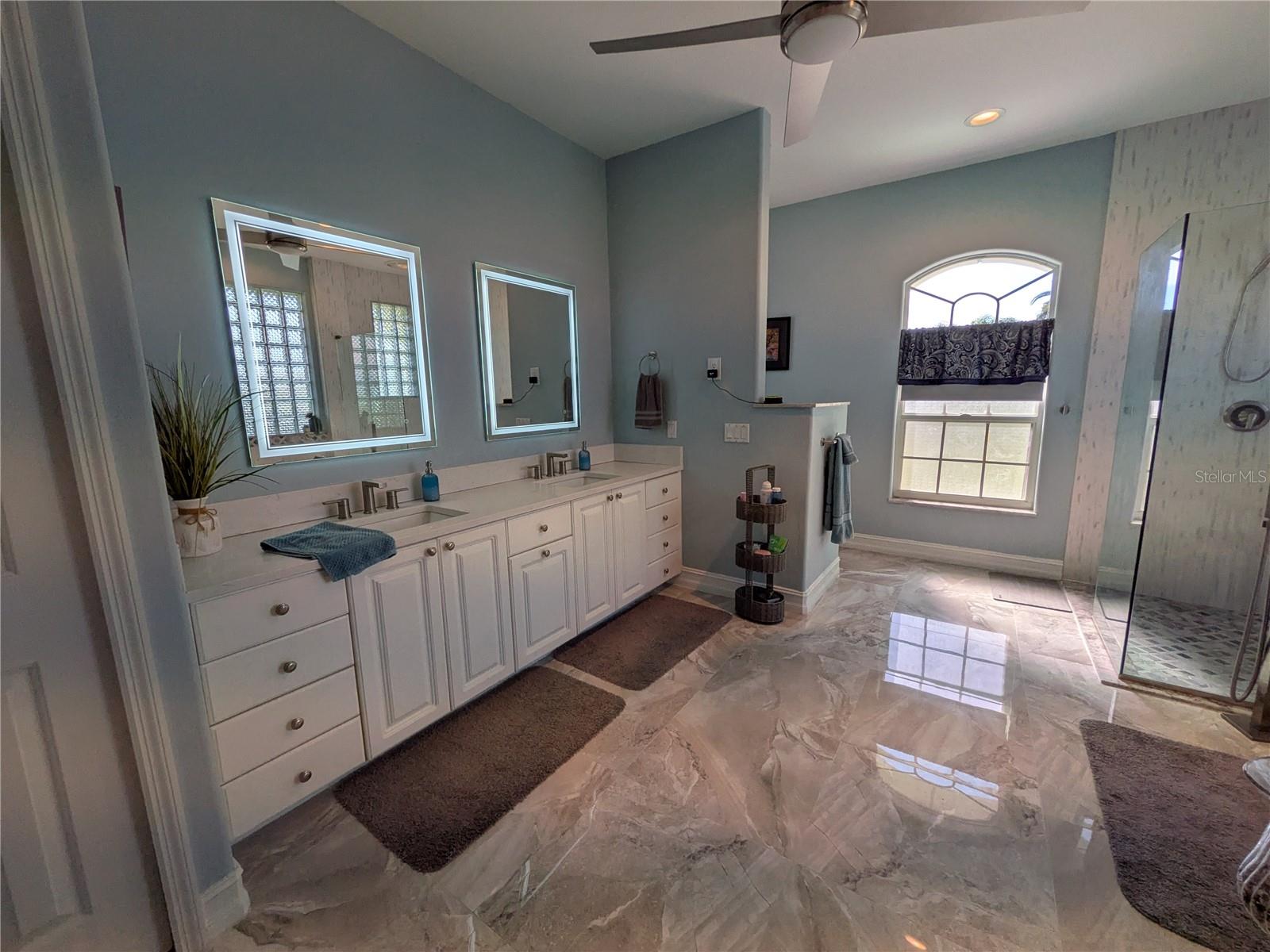 Image 14 of 84 For 11600 Dallas Drive N