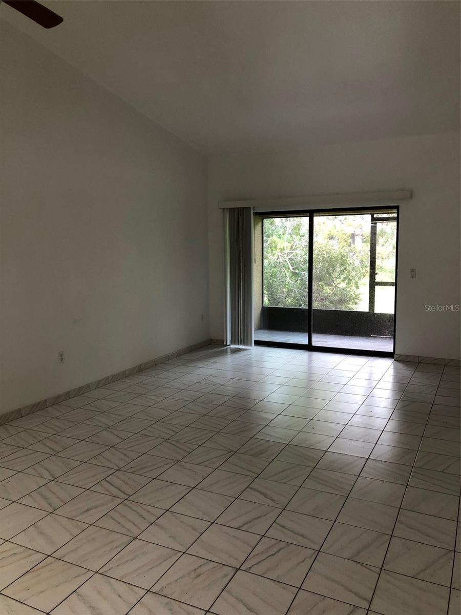 Image 10 of 20 For 25385 Sandhill Boulevard D2