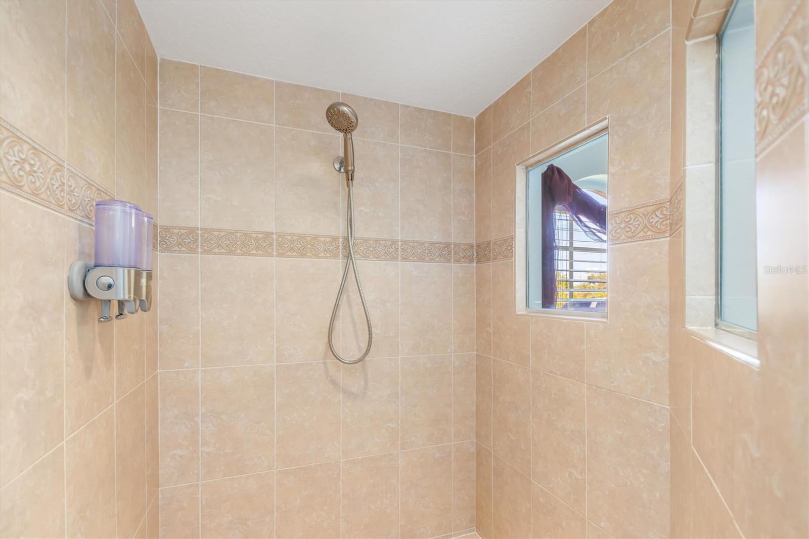 Image 16 of 43 For 9450 Newnan Circle