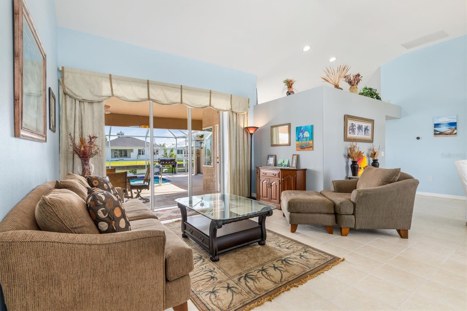 Image 4 of 43 For 9450 Newnan Circle