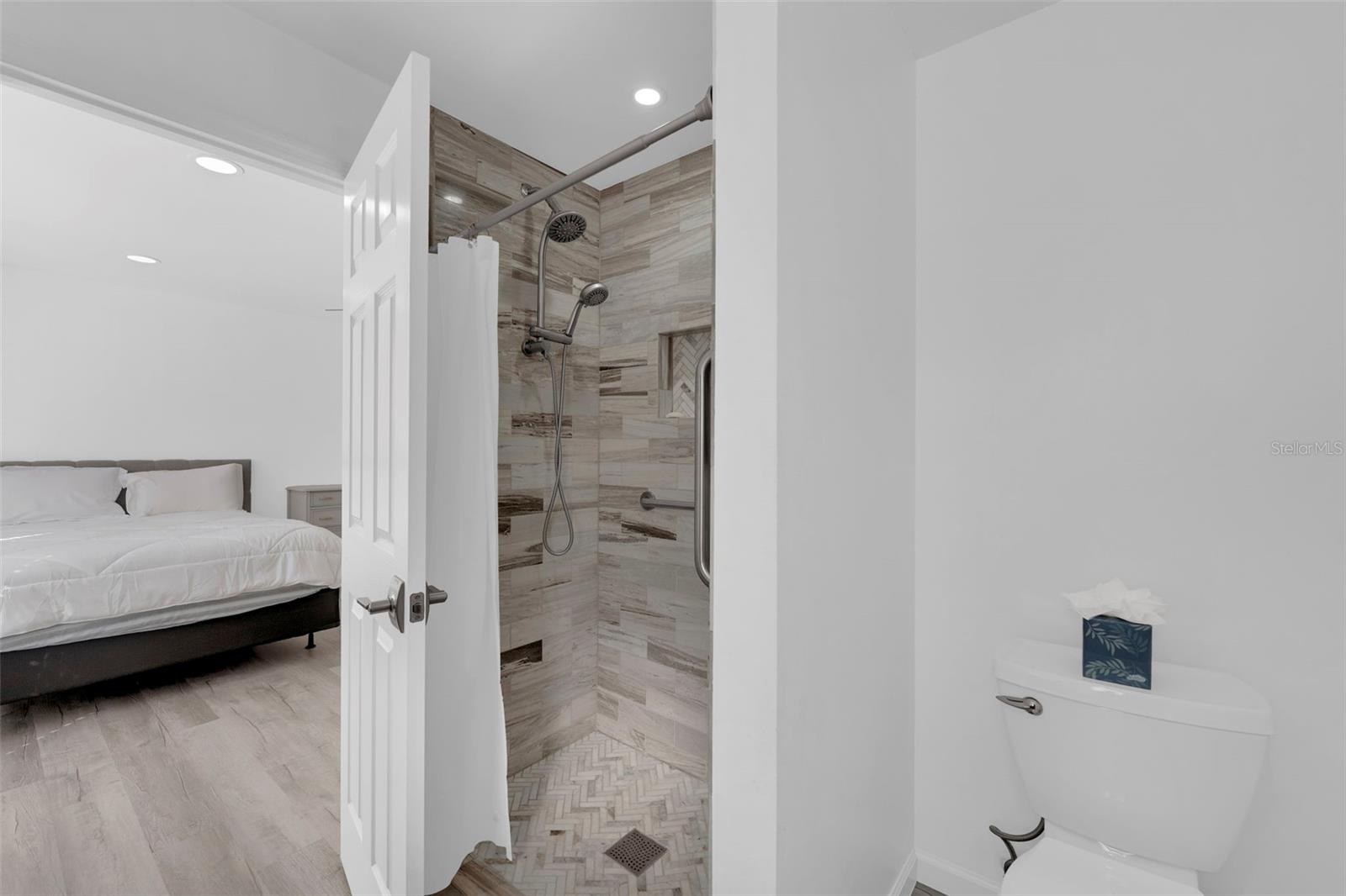 Image 23 of 43 For 5584 Buring Court