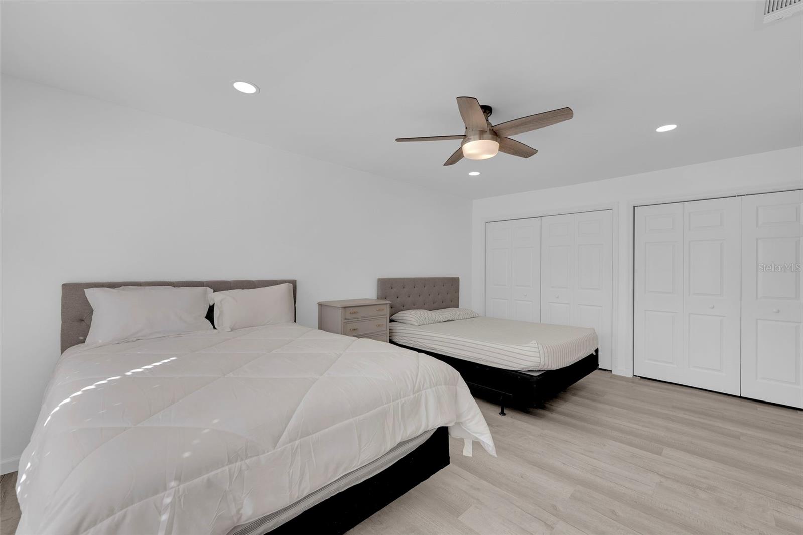 Image 26 of 43 For 5584 Buring Court