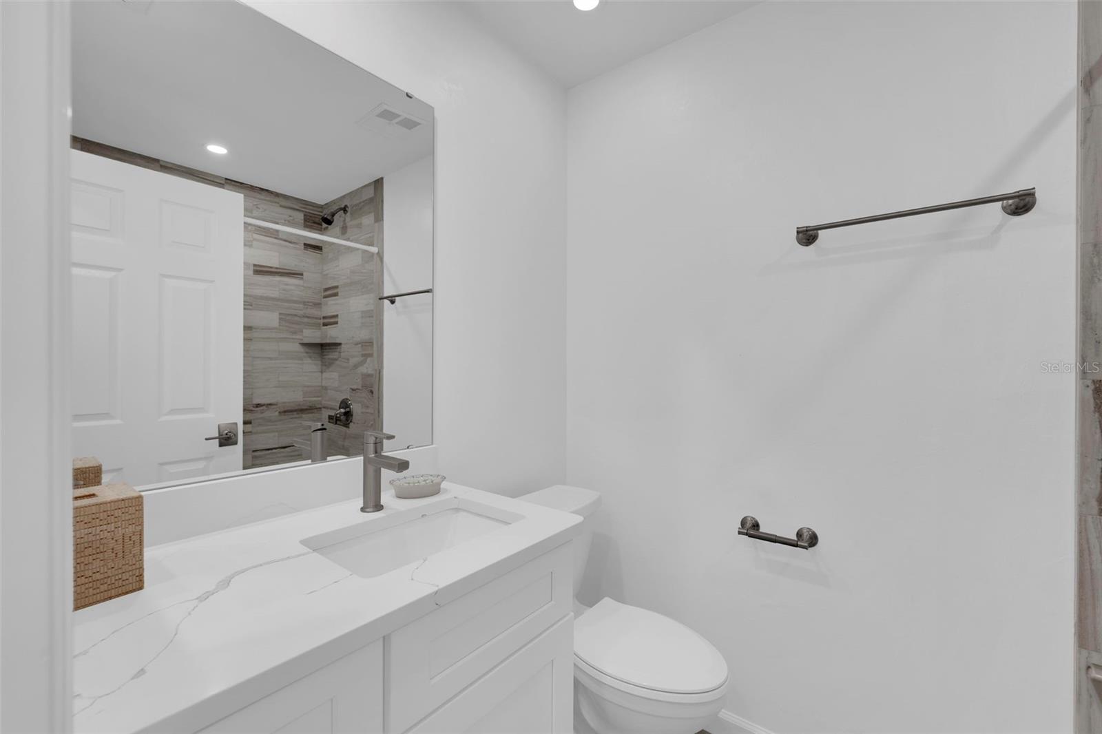 Image 27 of 43 For 5584 Buring Court