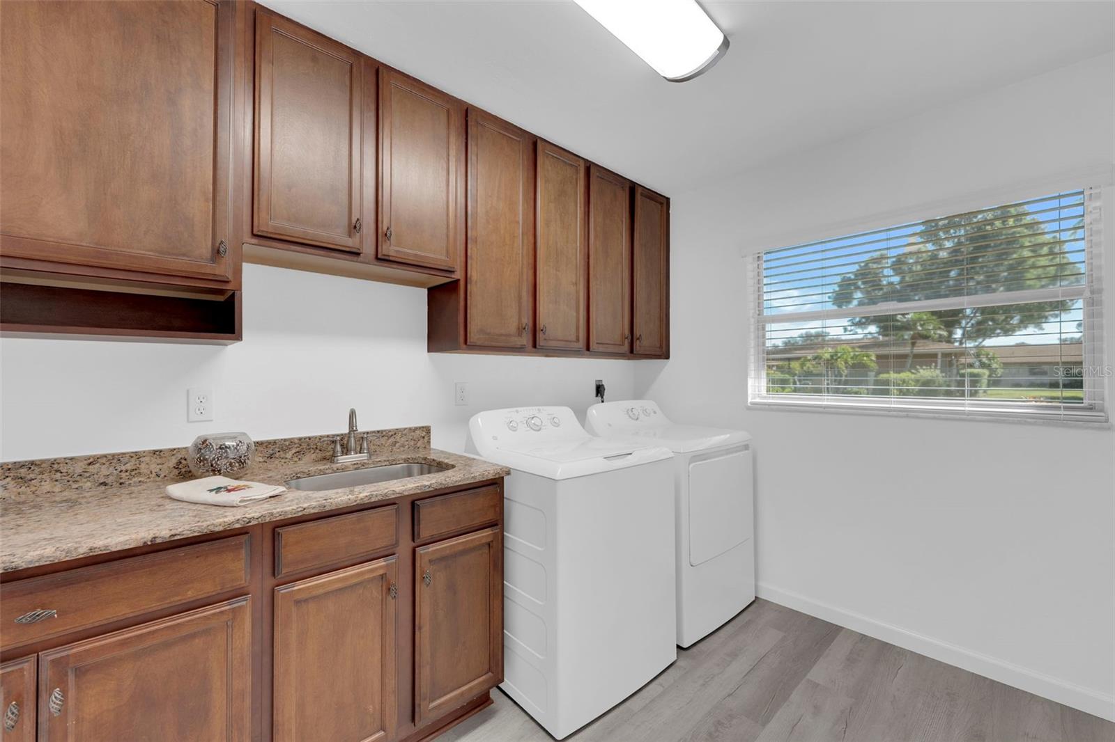 Image 30 of 43 For 5584 Buring Court