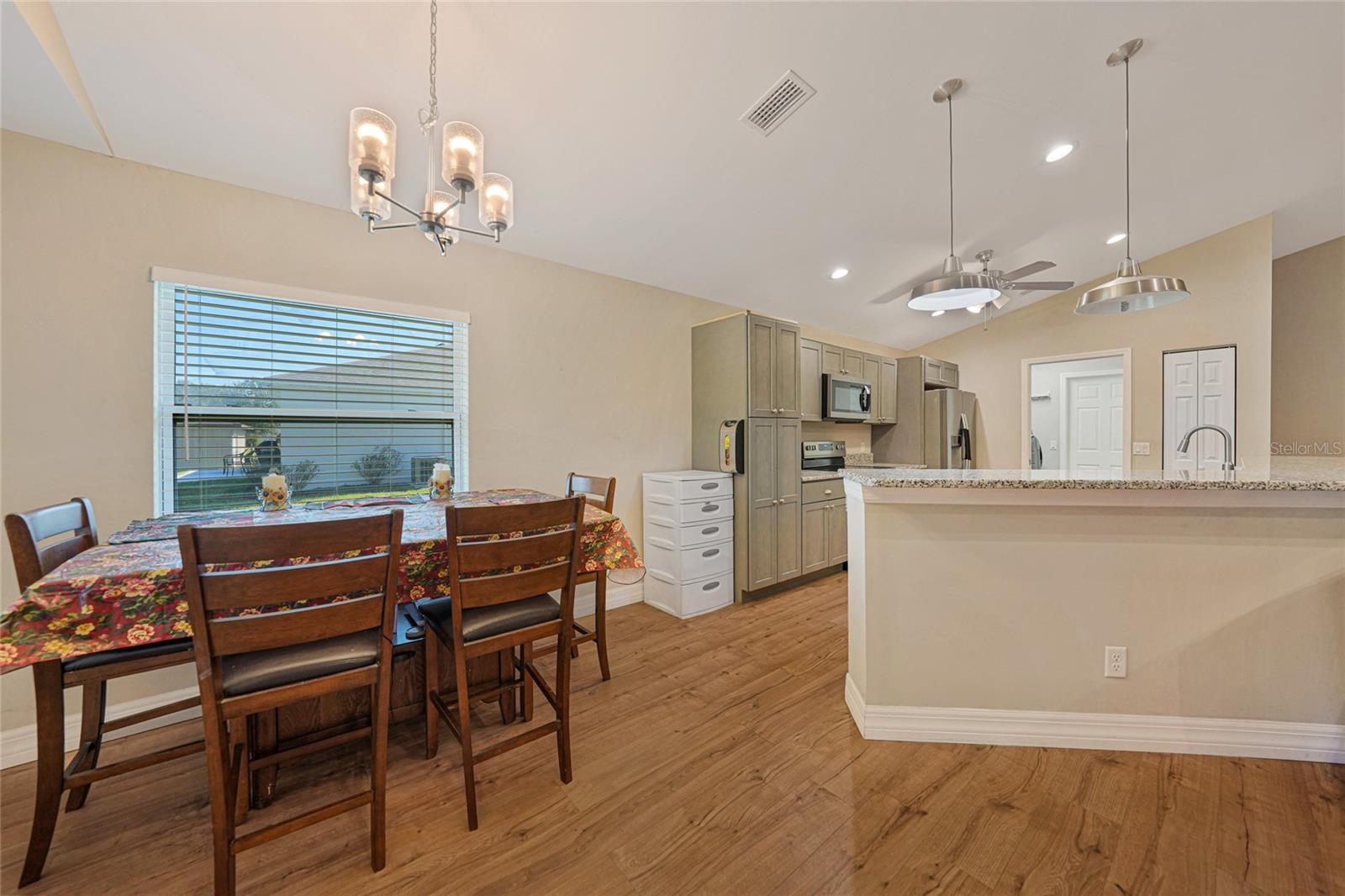 Listing photo id 12 for 27234 Adams Street