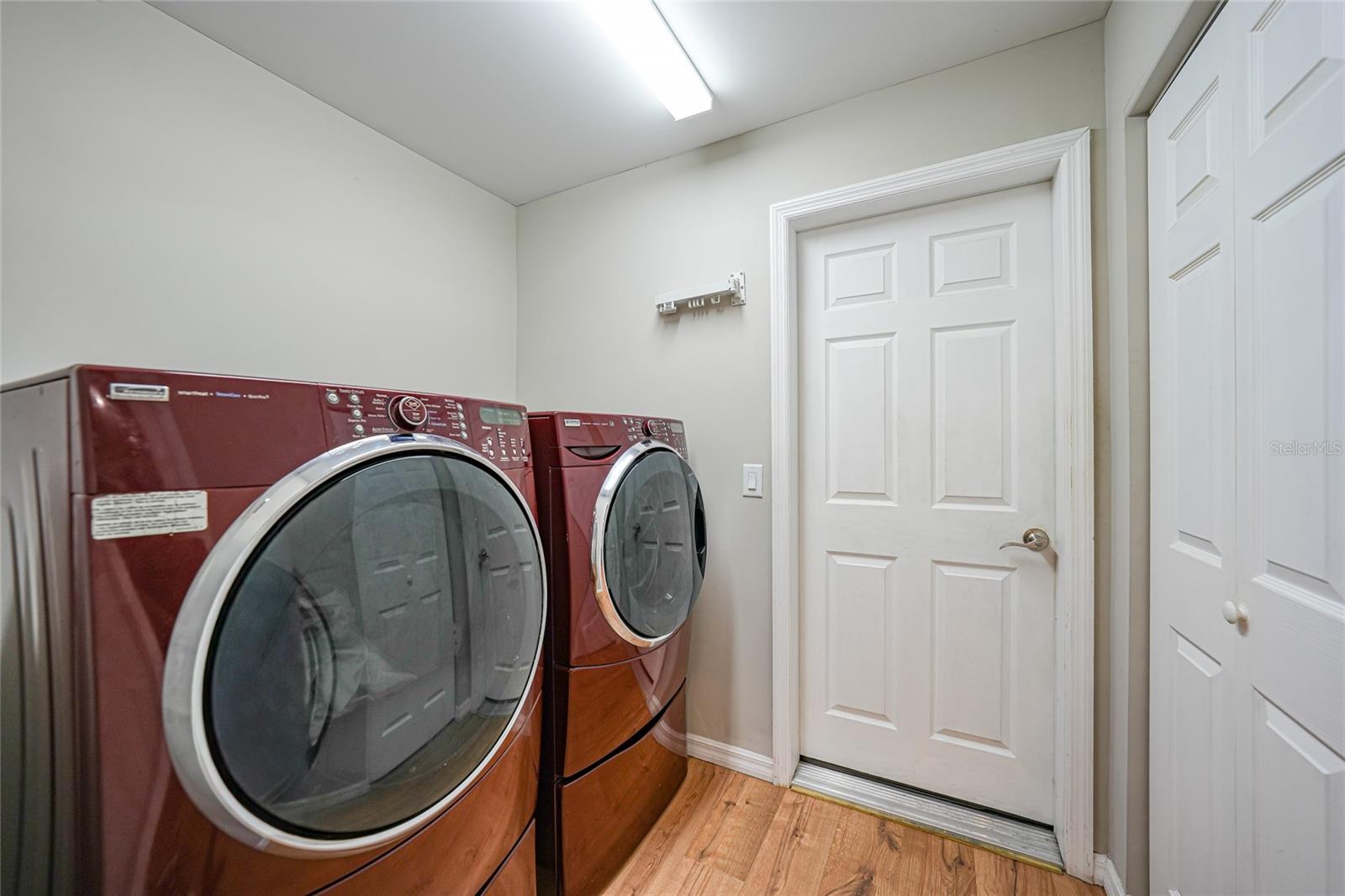 Listing photo id 16 for 27234 Adams Street