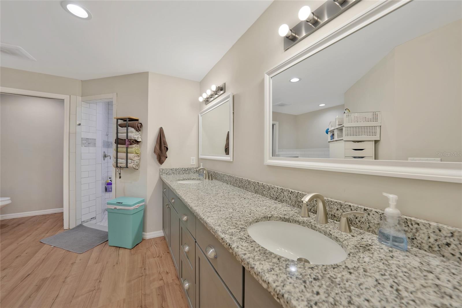 Listing photo id 20 for 27234 Adams Street