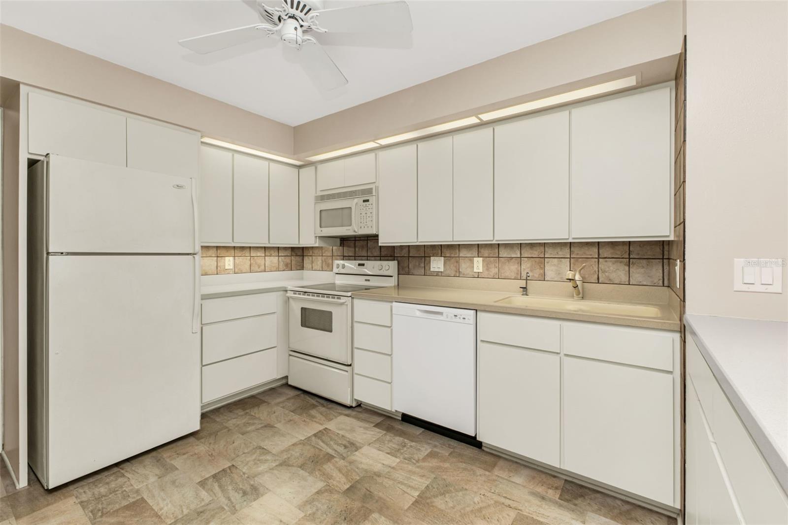 Image 13 of 32 For 1 Colony Point Drive 3c