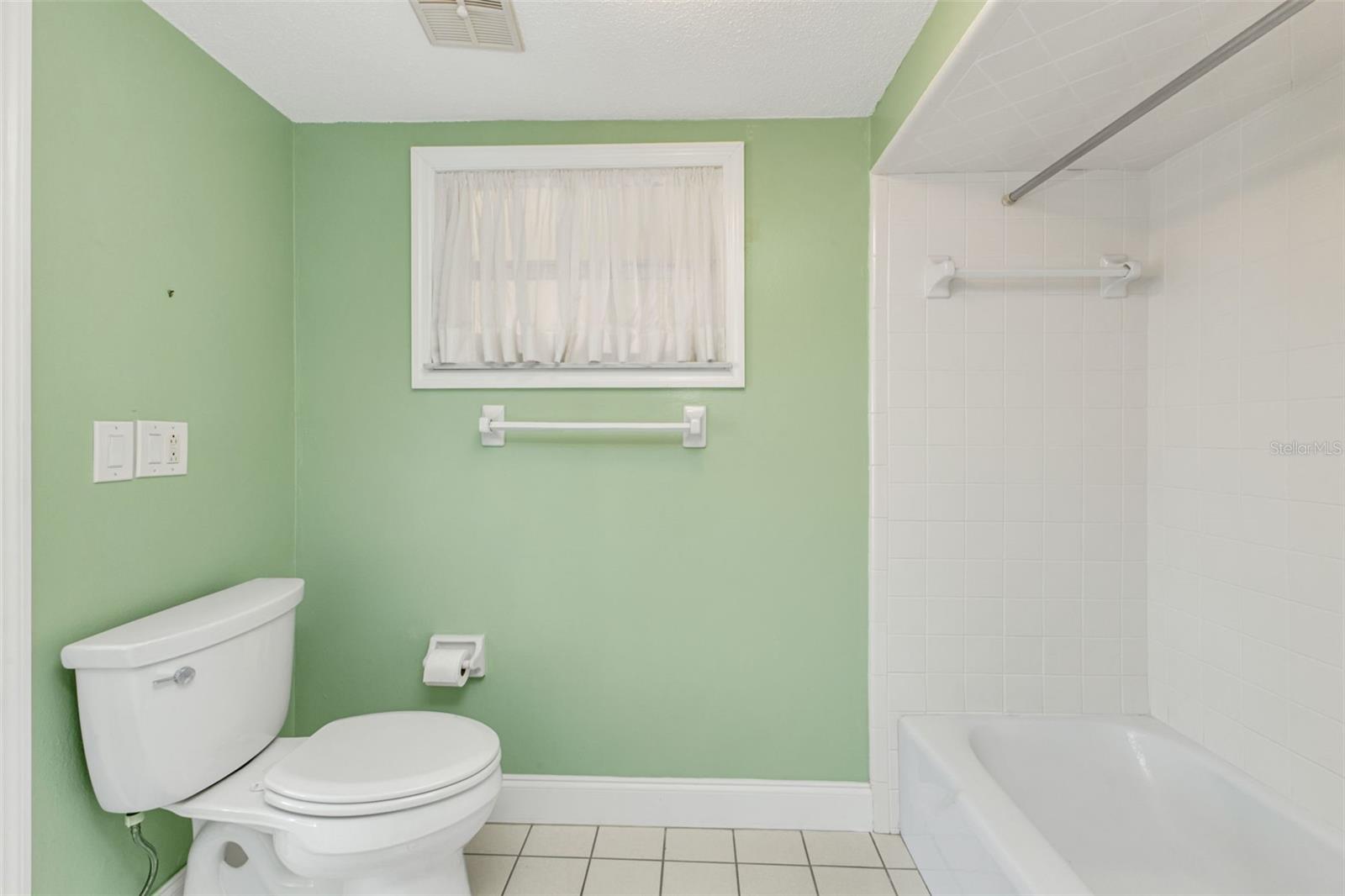 Image 21 of 32 For 1 Colony Point Drive 3c