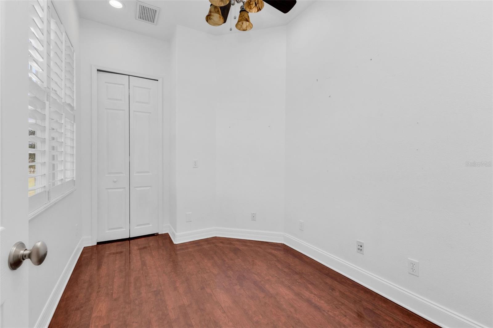 Image 11 of 78 For 5595 Riverside Drive