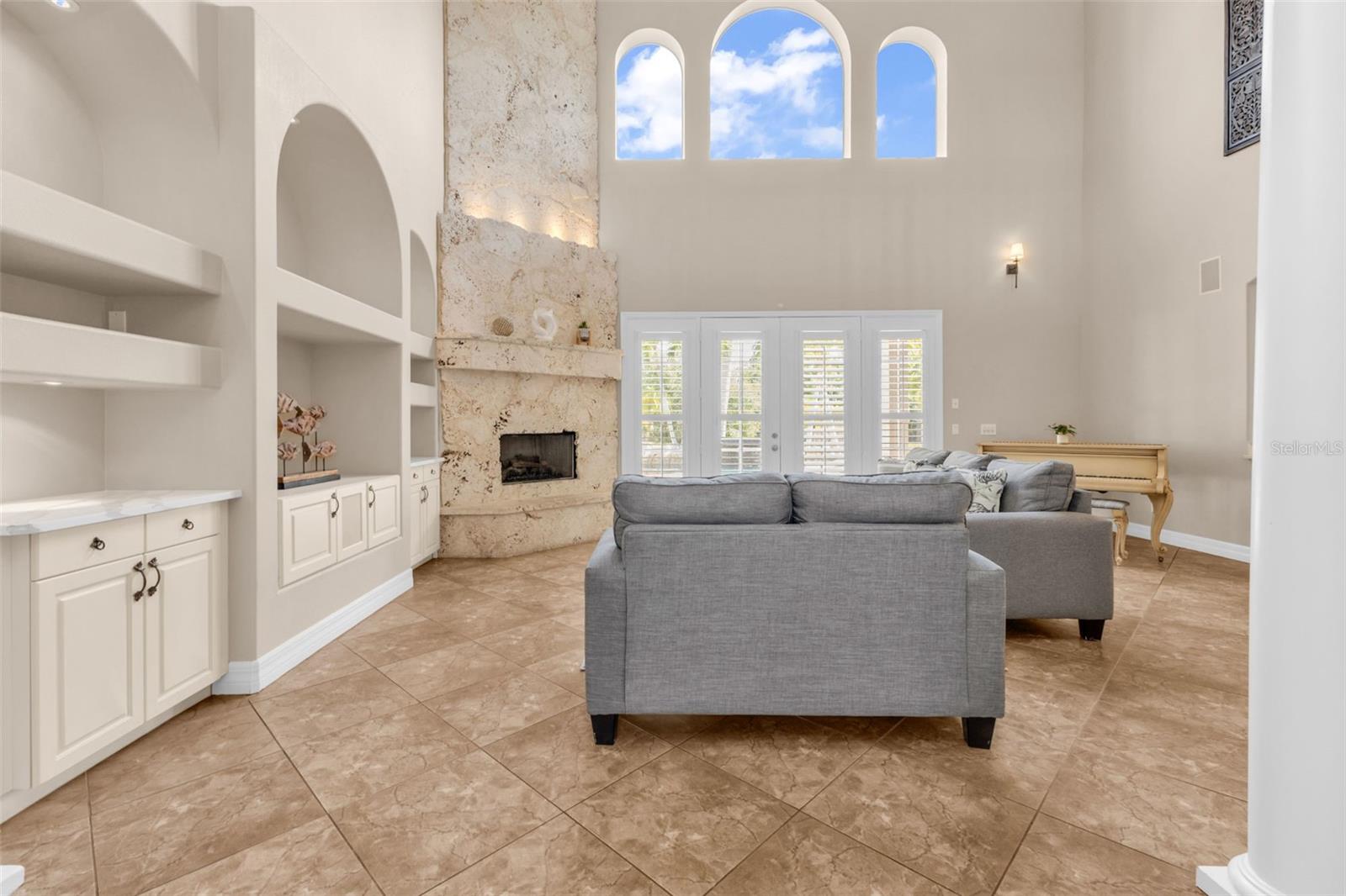 Image 13 of 78 For 5595 Riverside Drive