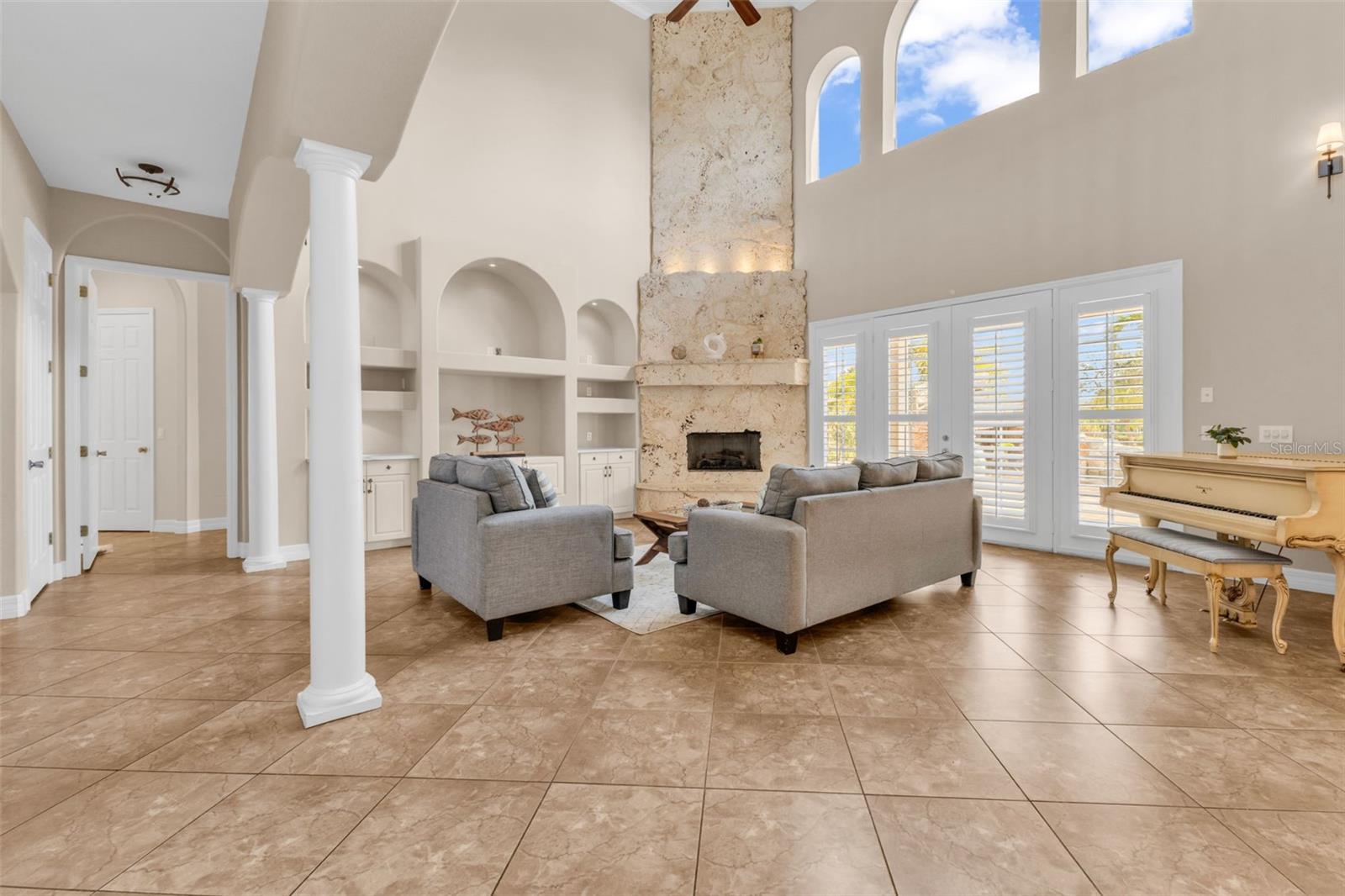 Image 14 of 78 For 5595 Riverside Drive