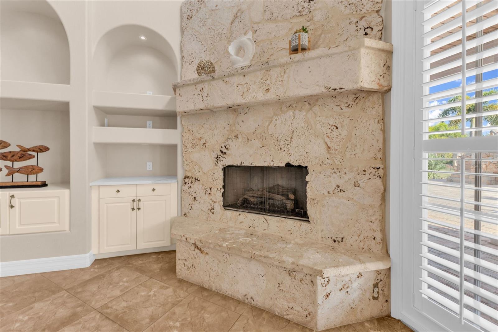 Image 16 of 78 For 5595 Riverside Drive