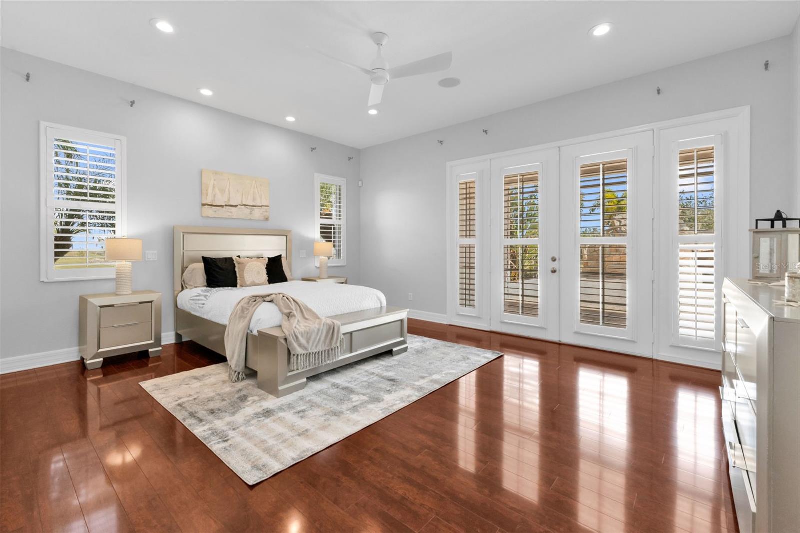 Image 28 of 78 For 5595 Riverside Drive