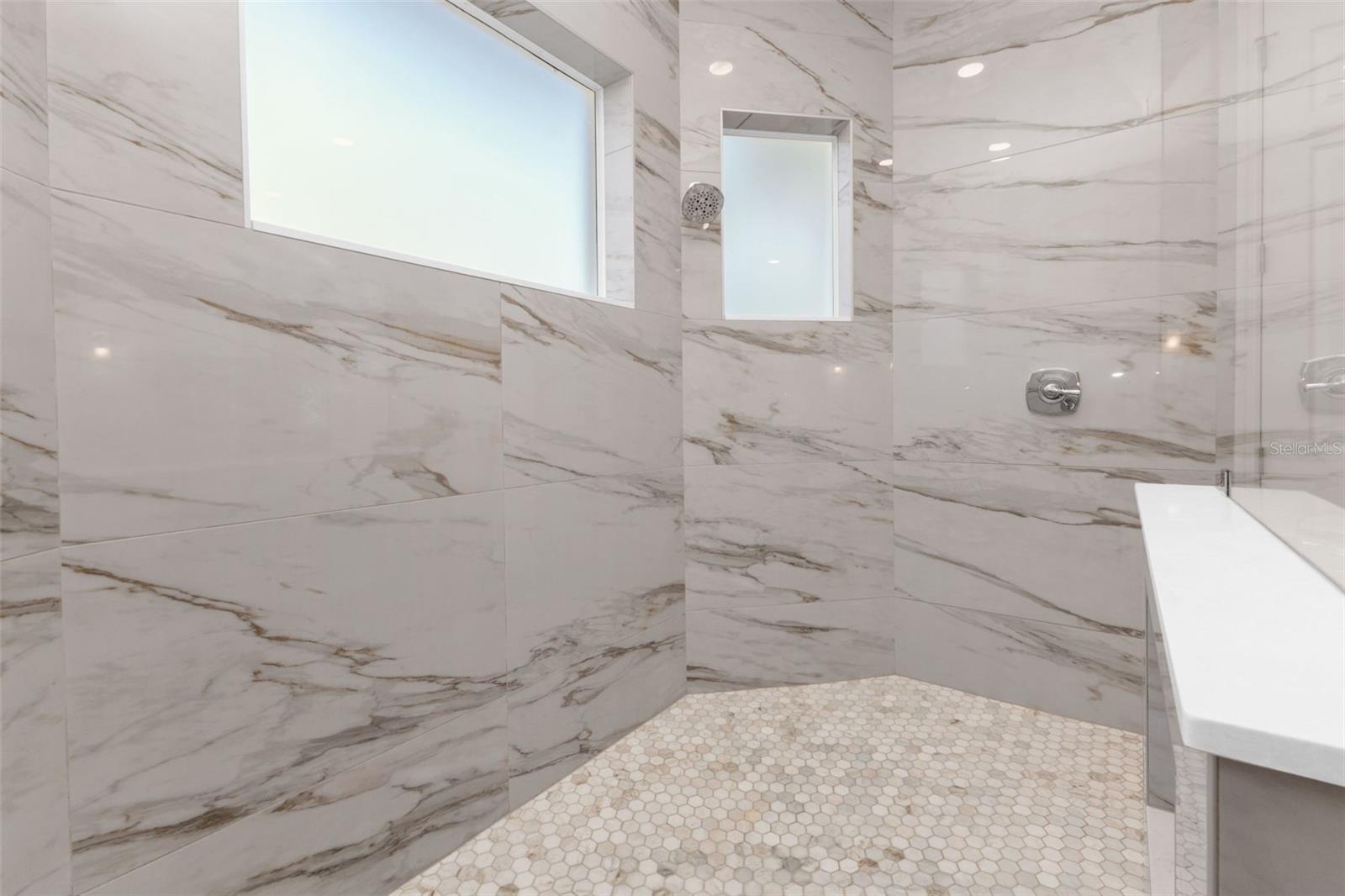 Image 33 of 78 For 5595 Riverside Drive