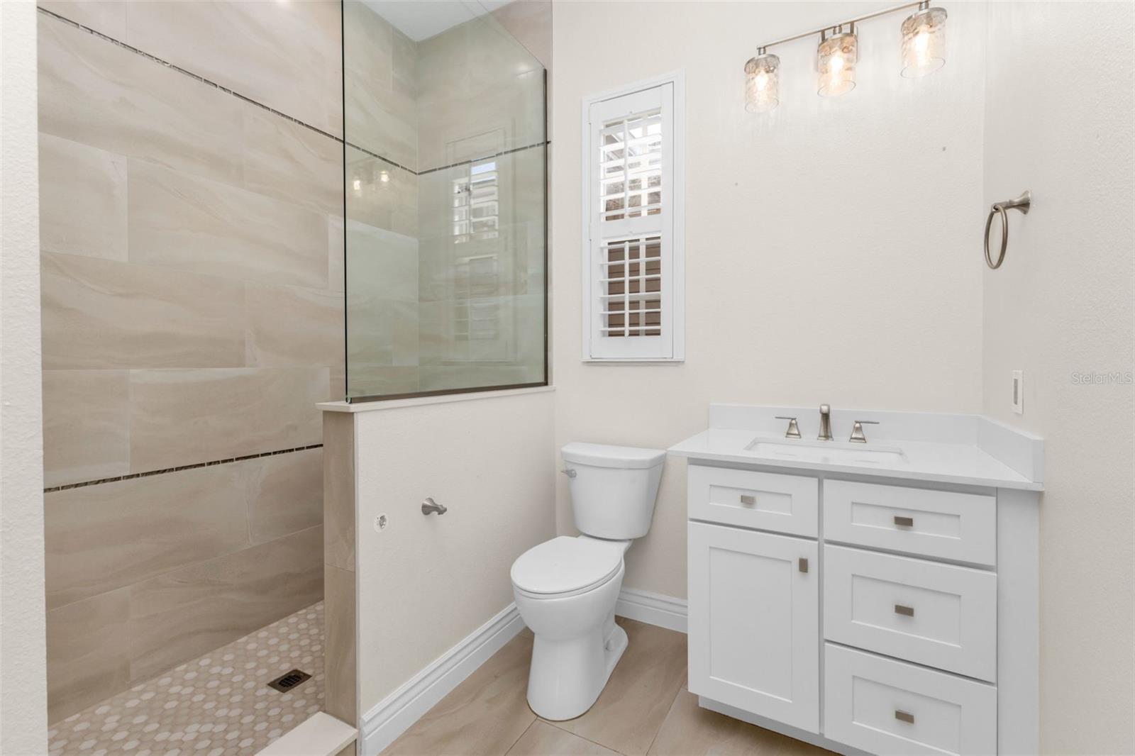 Image 52 of 78 For 5595 Riverside Drive