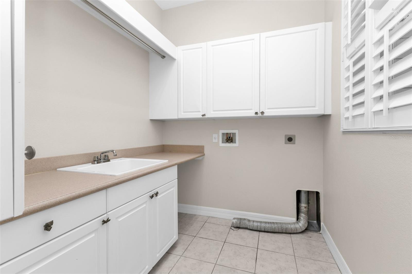 Image 55 of 78 For 5595 Riverside Drive