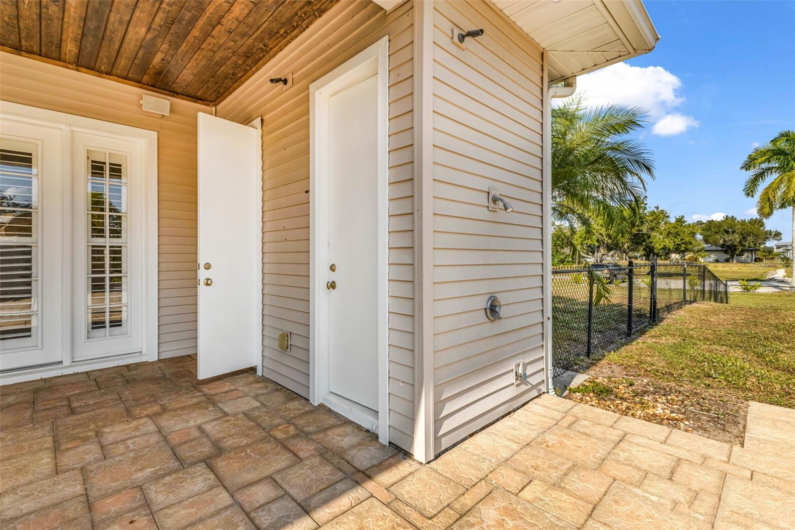 Image 61 of 78 For 5595 Riverside Drive