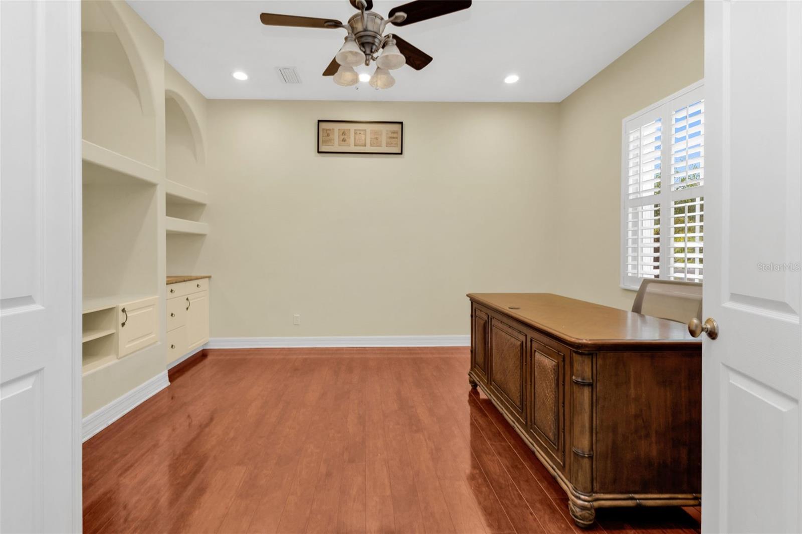 Image 8 of 78 For 5595 Riverside Drive