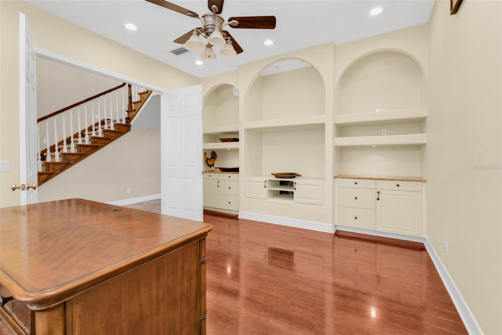 Image 9 of 78 For 5595 Riverside Drive