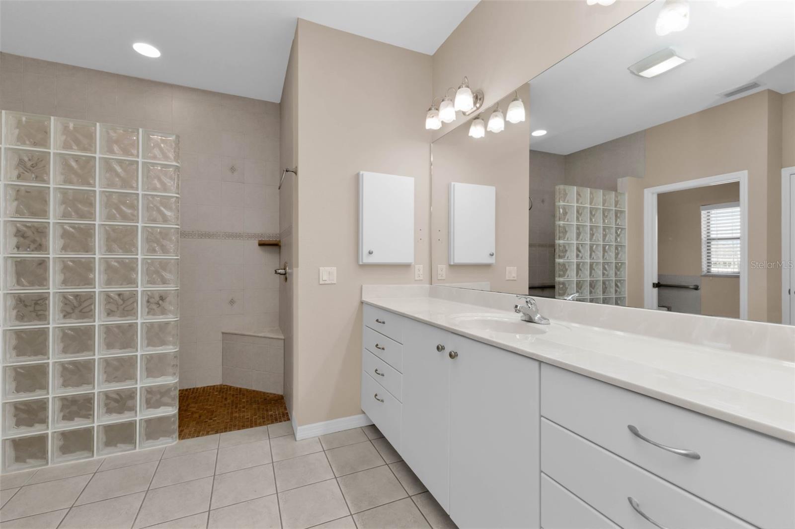 Image 18 of 40 For 2101 Gulfview Road