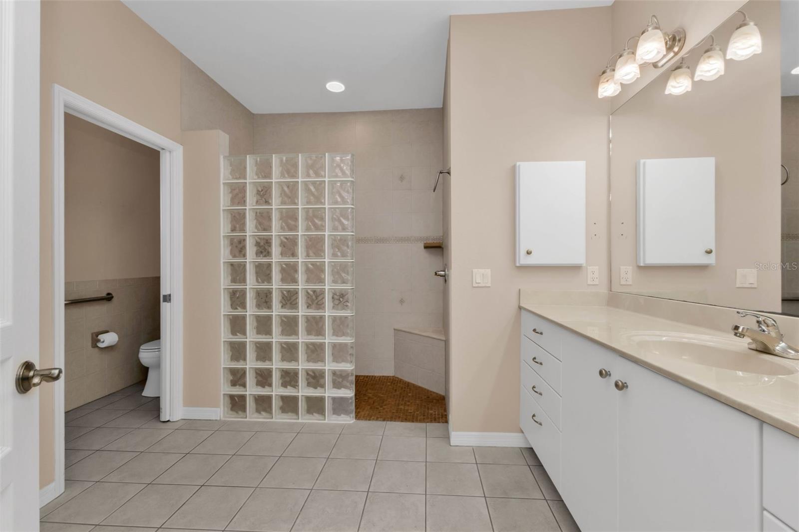 Image 19 of 40 For 2101 Gulfview Road