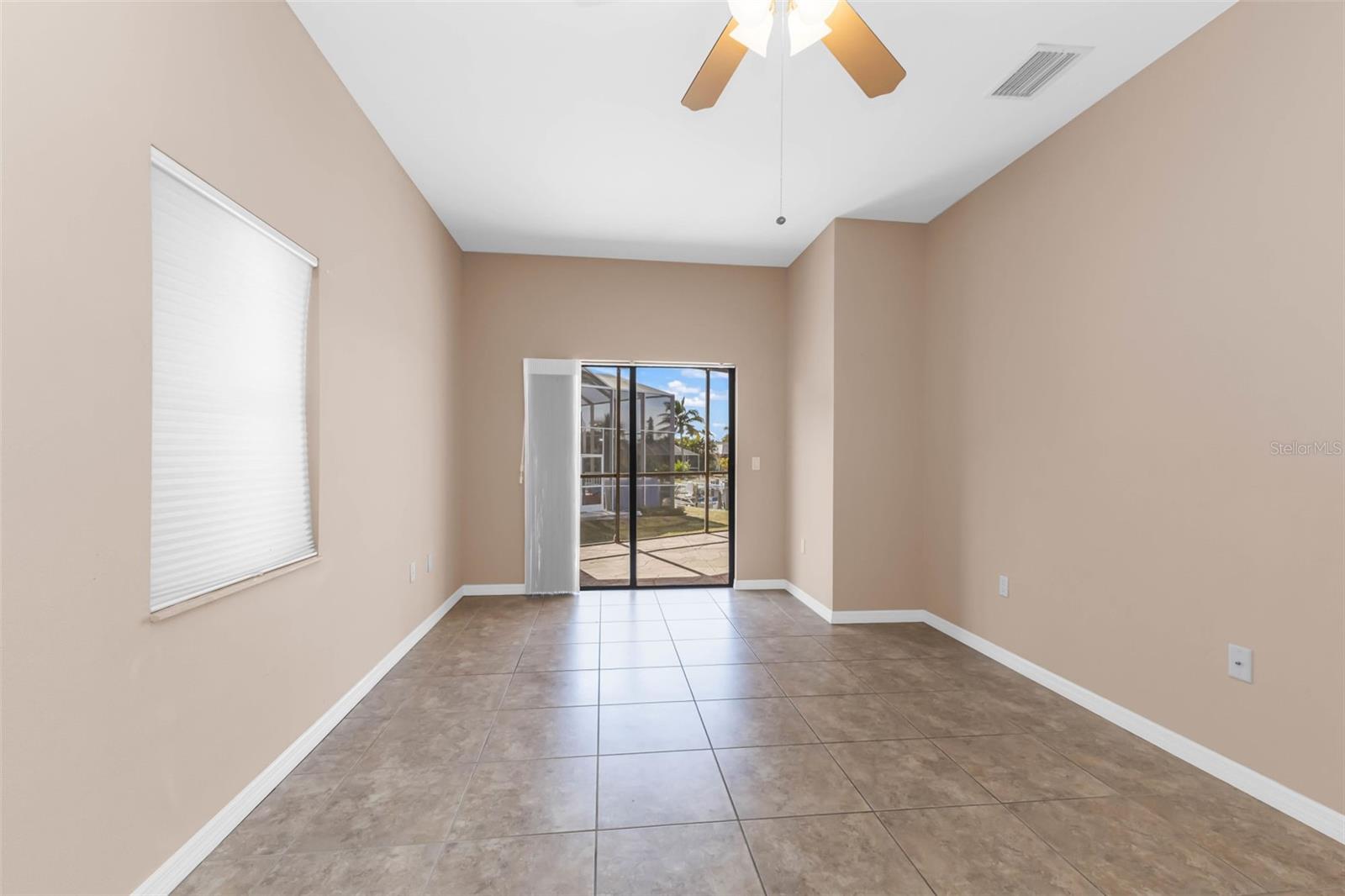 Image 27 of 40 For 2101 Gulfview Road