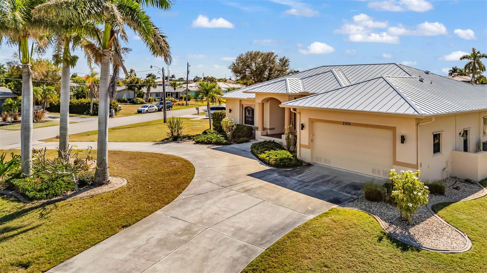 Image 37 of 40 For 2101 Gulfview Road