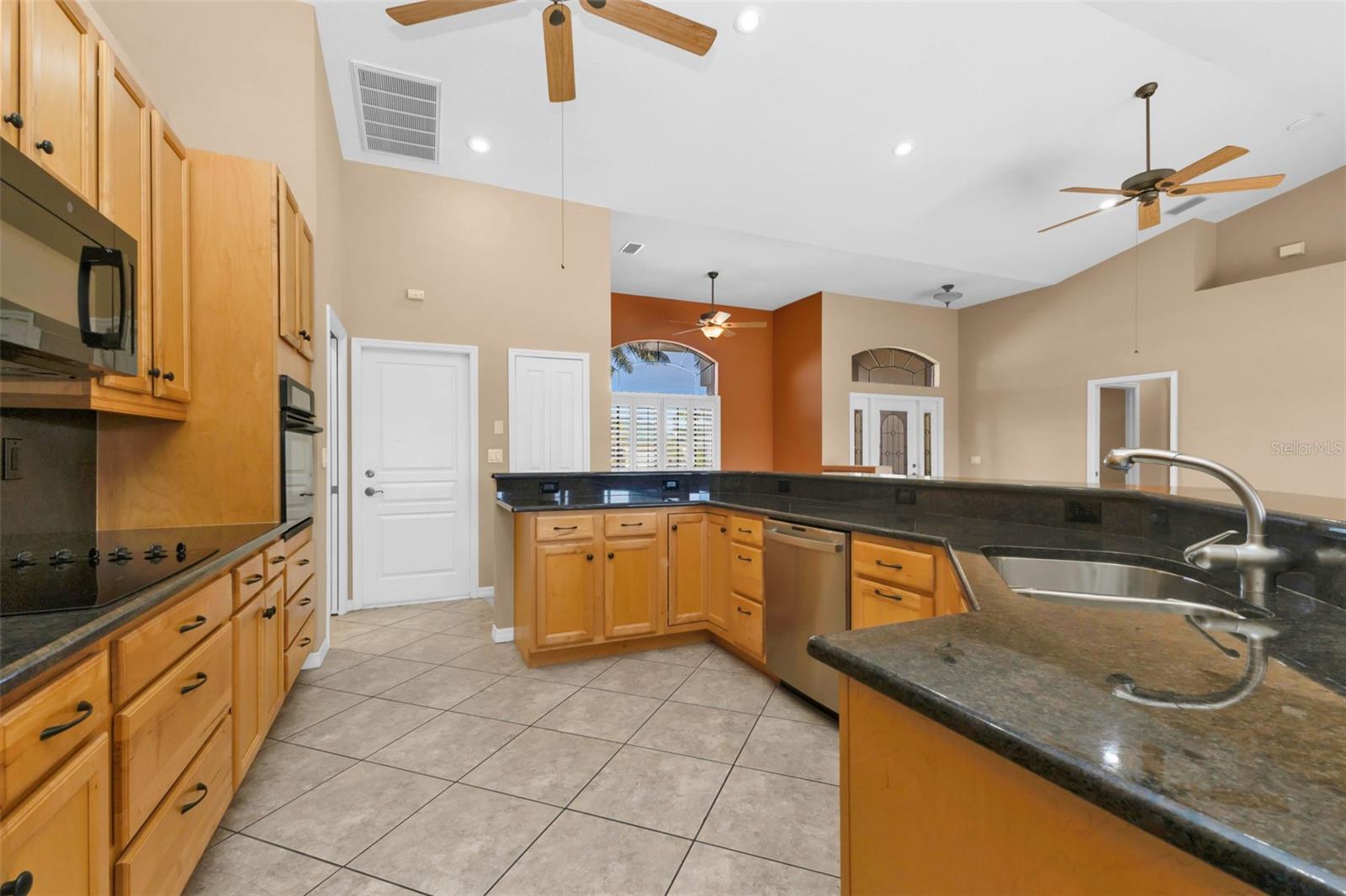 Image 6 of 40 For 2101 Gulfview Road