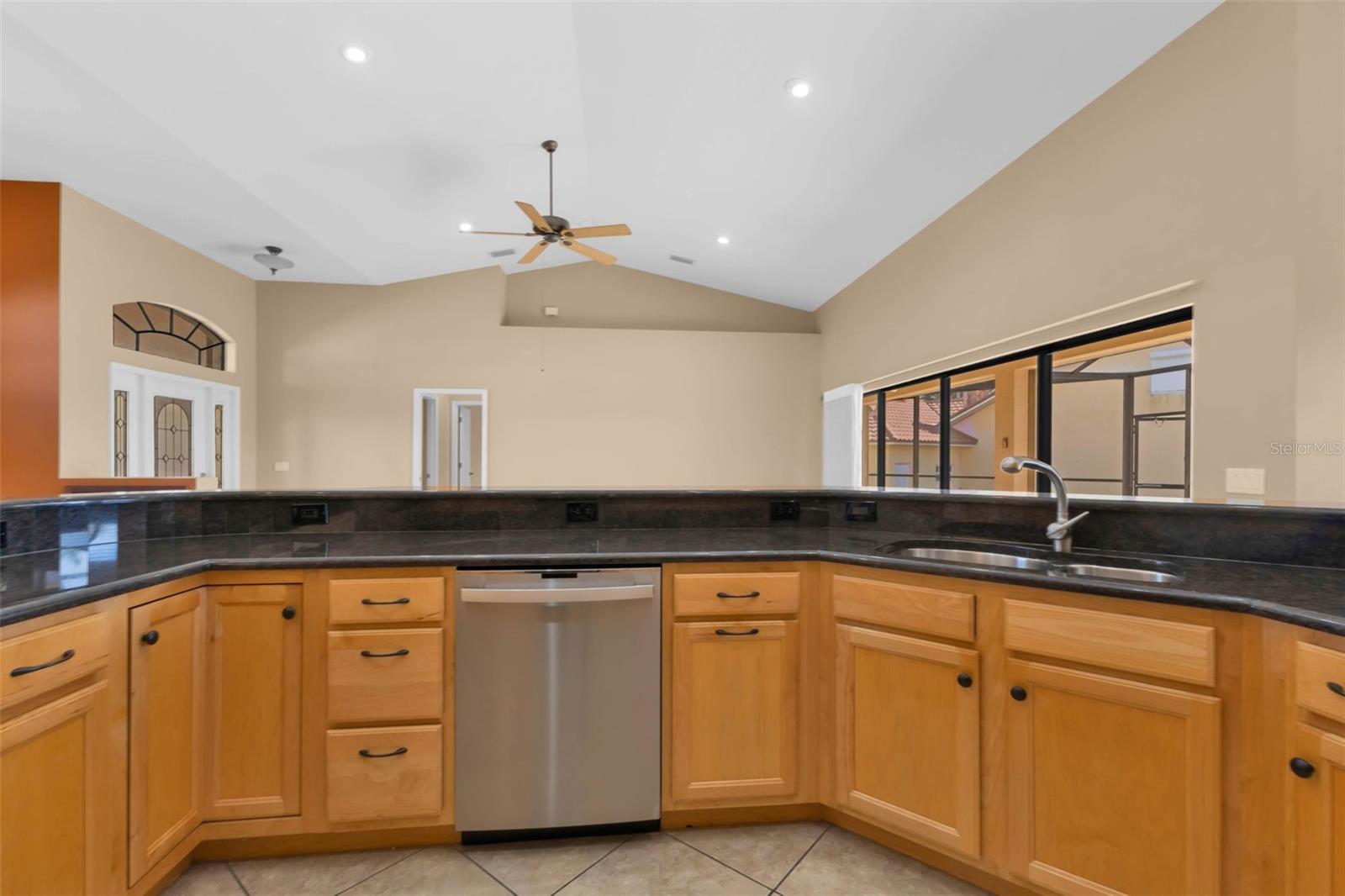 Image 7 of 40 For 2101 Gulfview Road