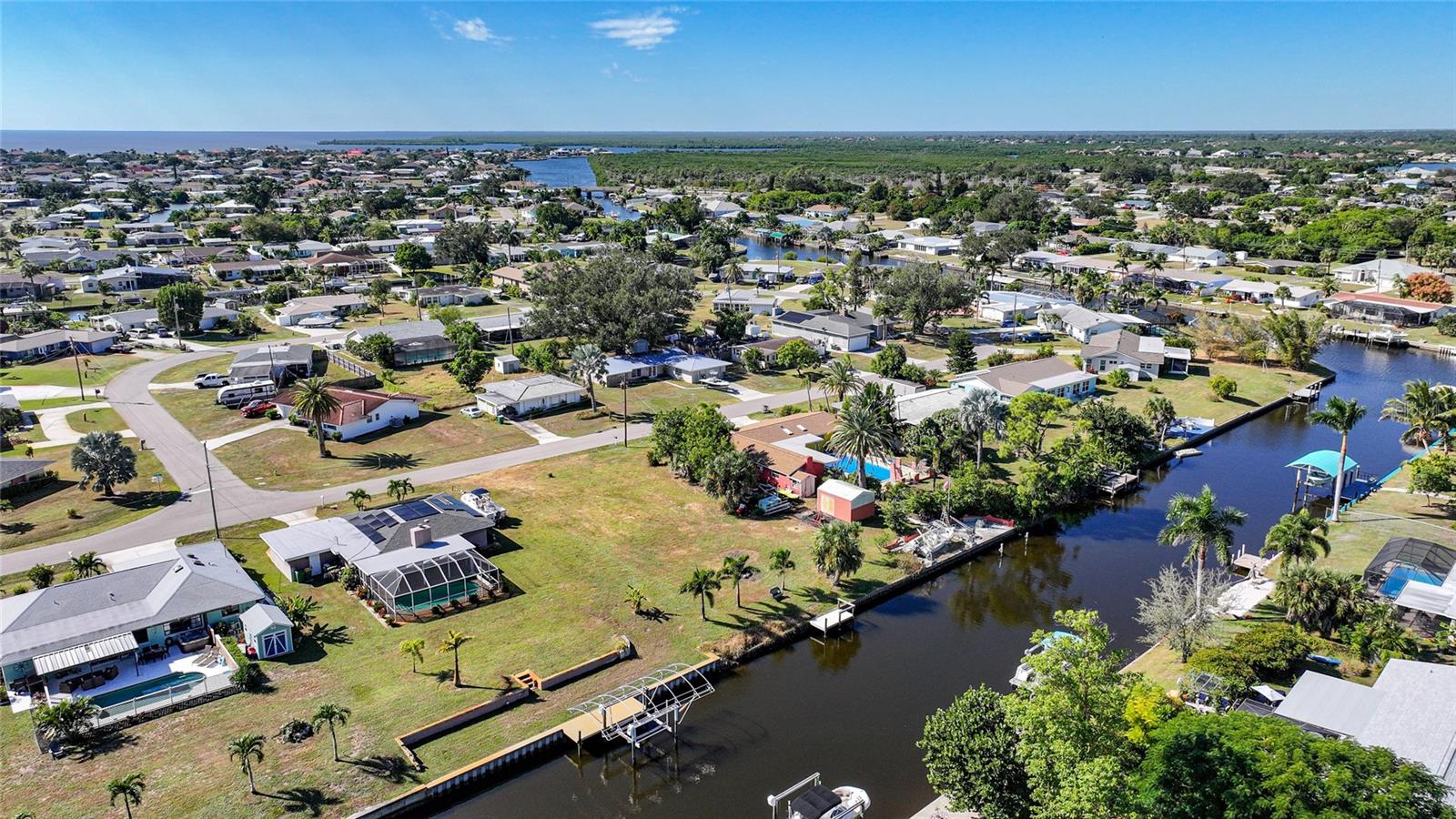 Image 9 of 11 For 134 Easton Drive Nw