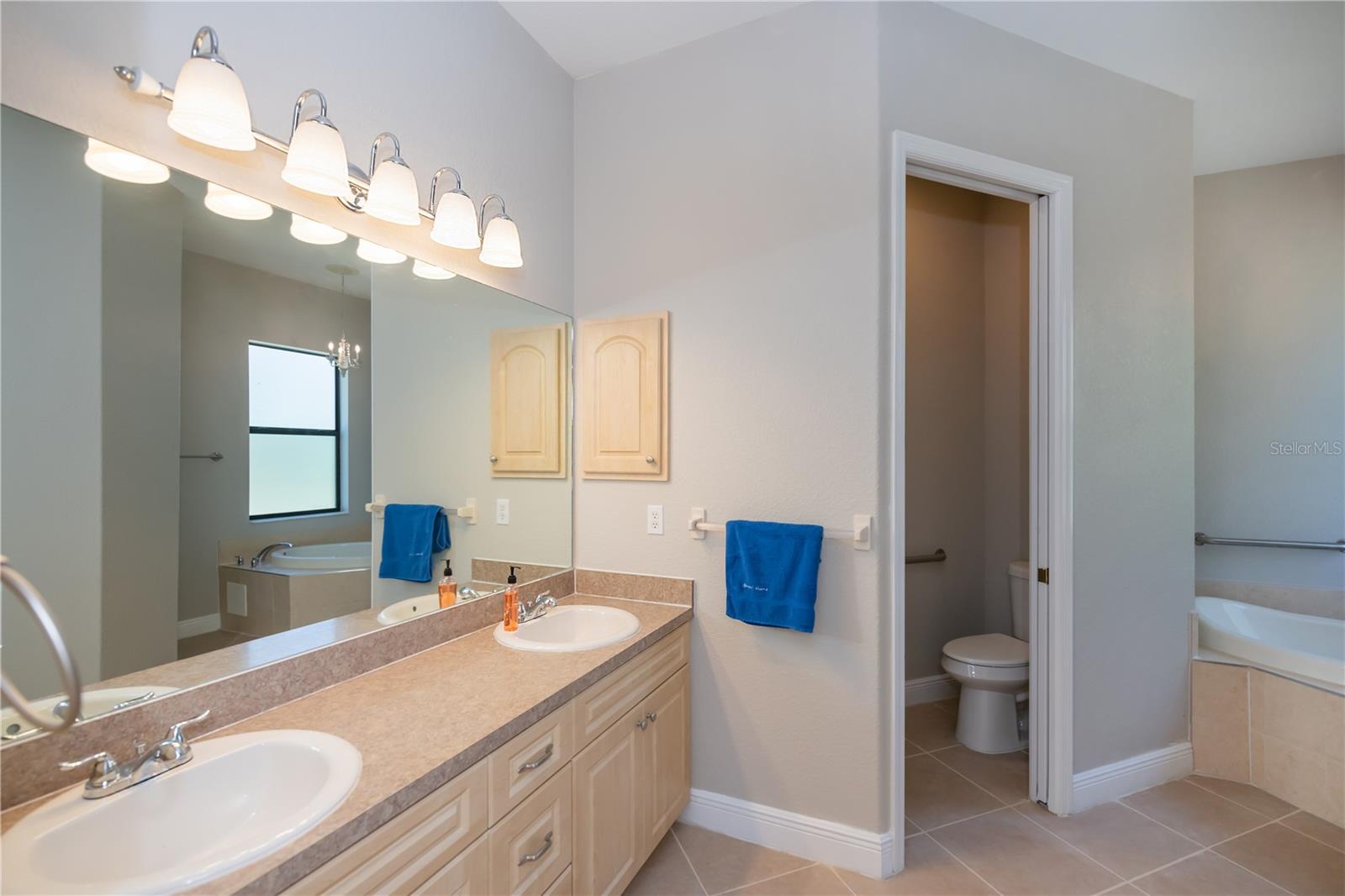 Image 41 of 44 For 3284 Newmark Street