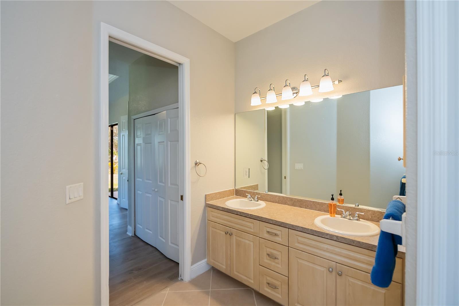 Image 42 of 44 For 3284 Newmark Street