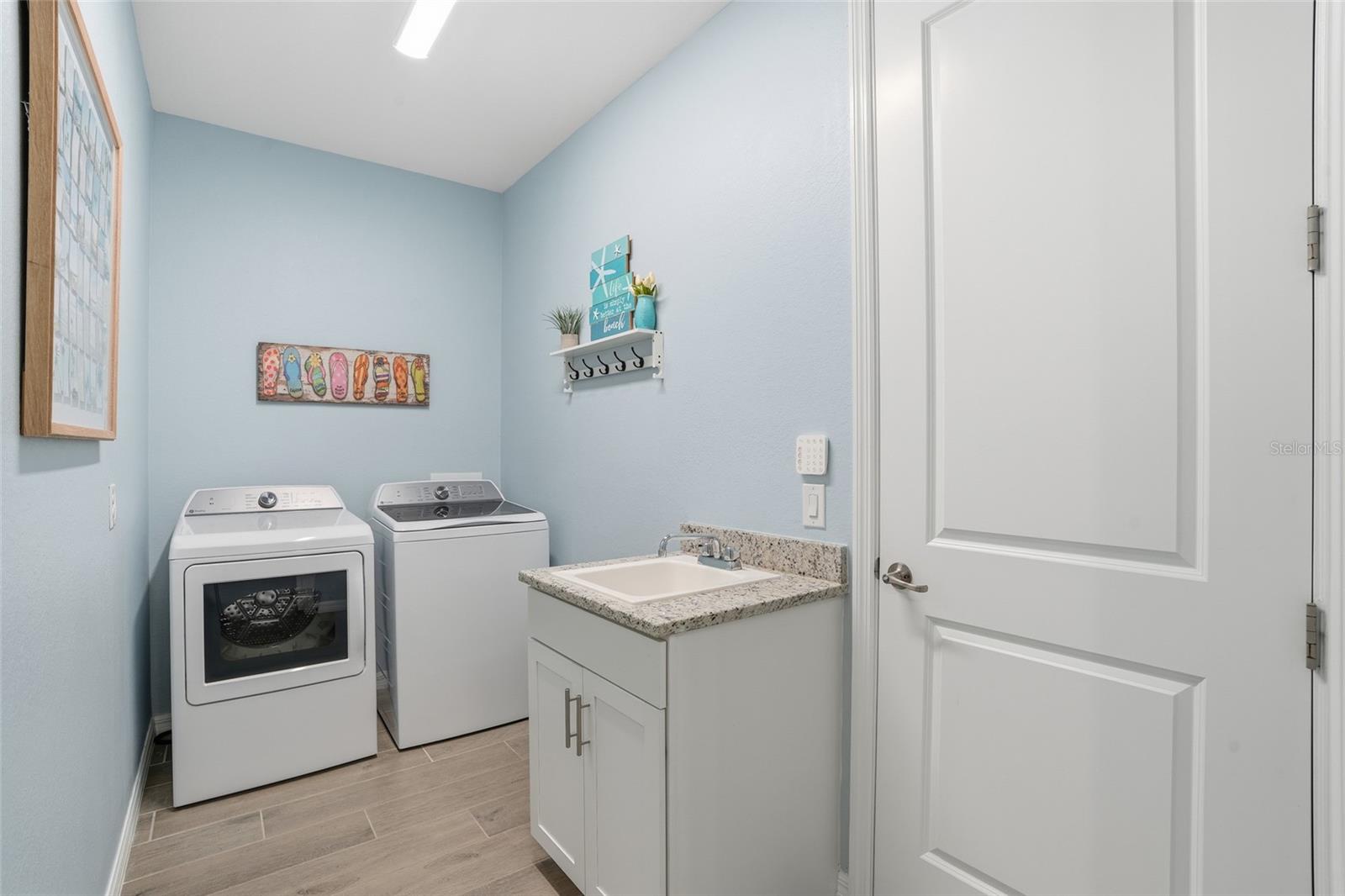 Image 22 of 64 For 14960 Redbud Lane