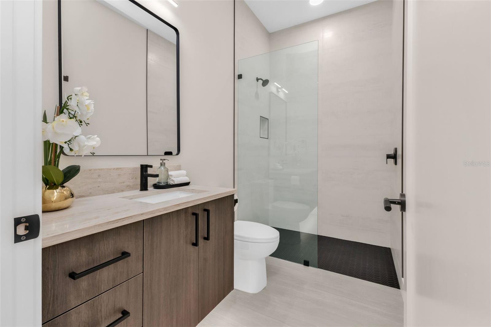 Image 33 of 79 For 1168 Boundary Boulevard