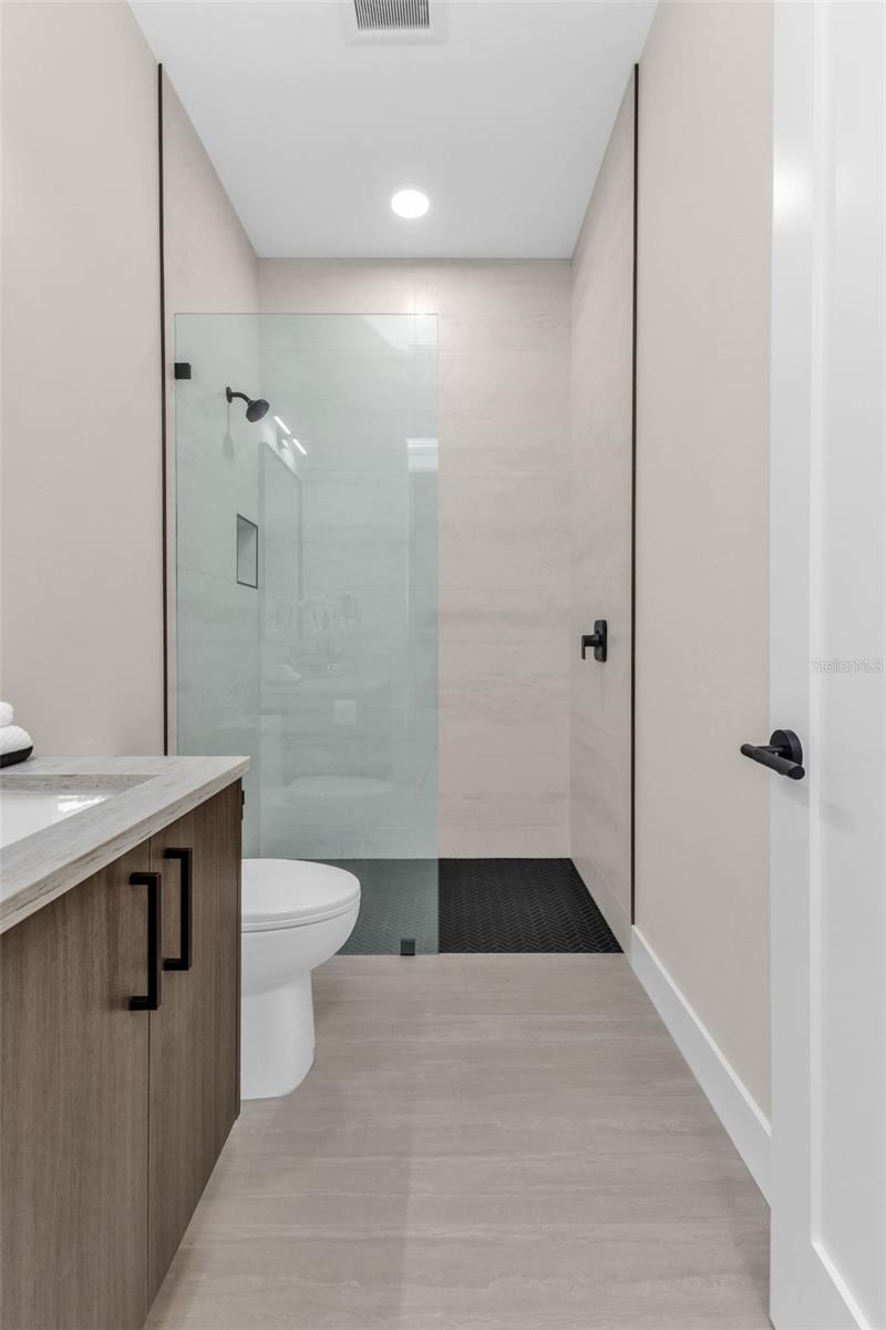 Image 35 of 79 For 1168 Boundary Boulevard