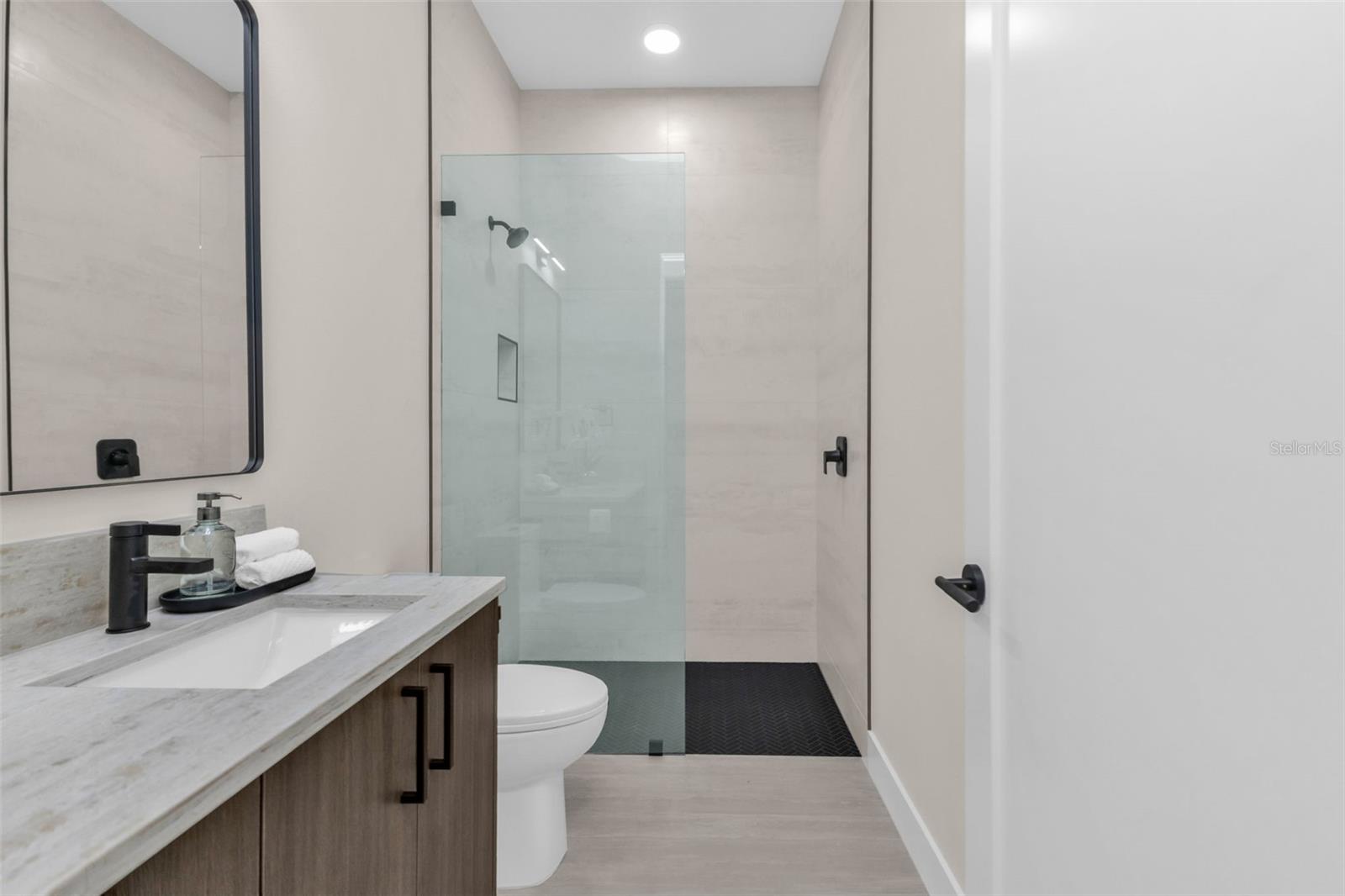 Image 36 of 79 For 1168 Boundary Boulevard