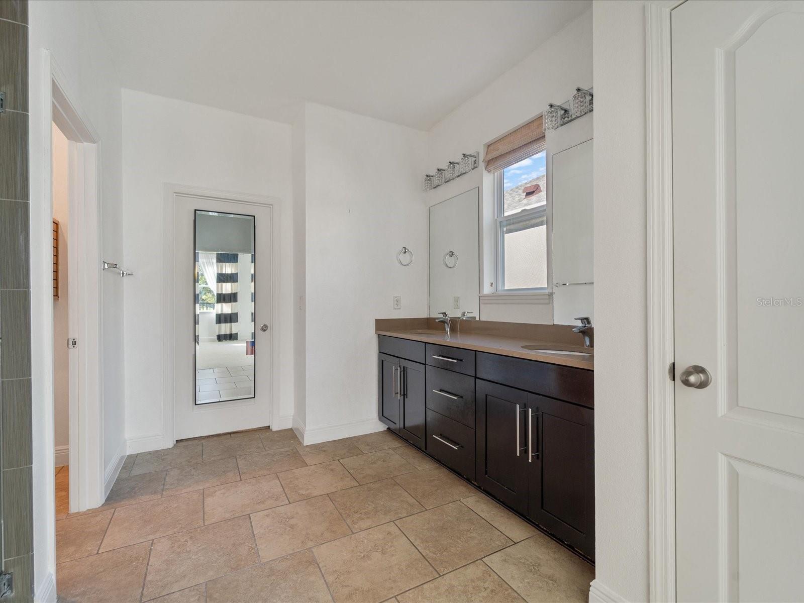 Image 17 of 36 For 805 Molly  