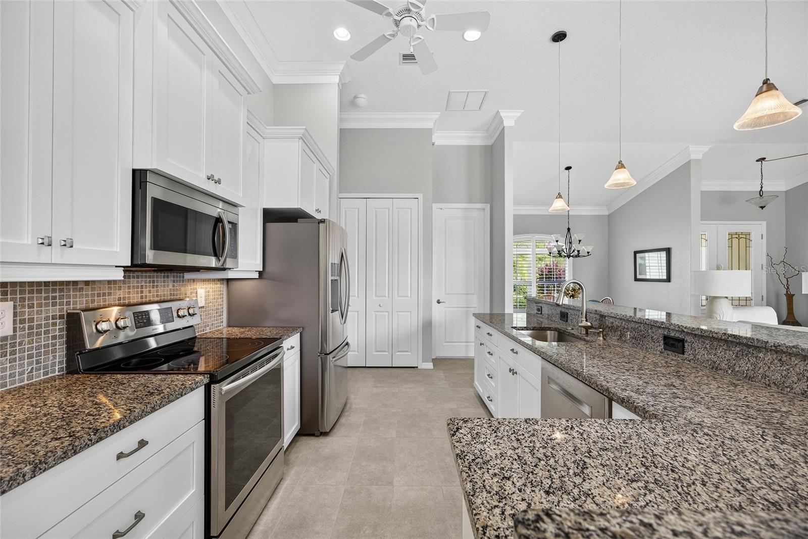 Image 15 of 44 For 11063 Artists Avenue