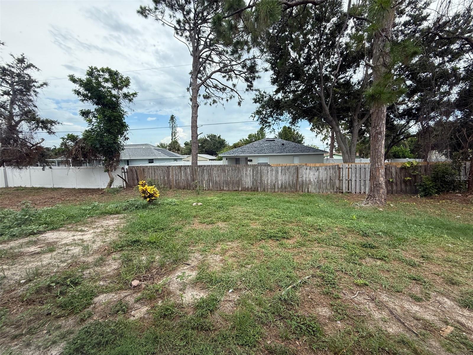 Image 20 of 24 For 855 Jamaica Road