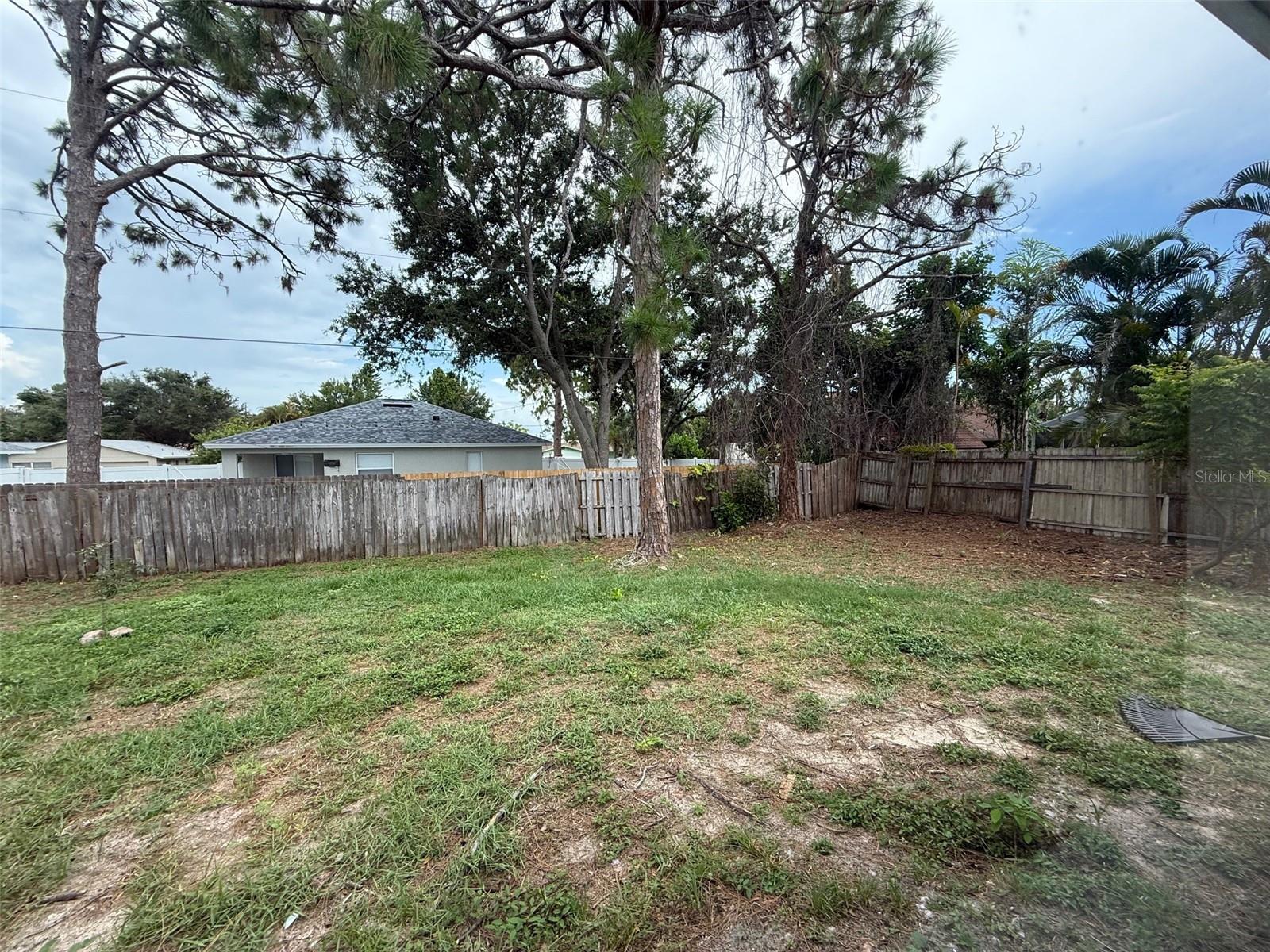 Image 21 of 24 For 855 Jamaica Road