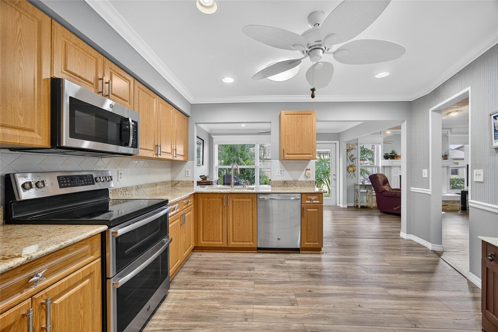 Image 10 of 40 For 612 Chestnut Lane 100