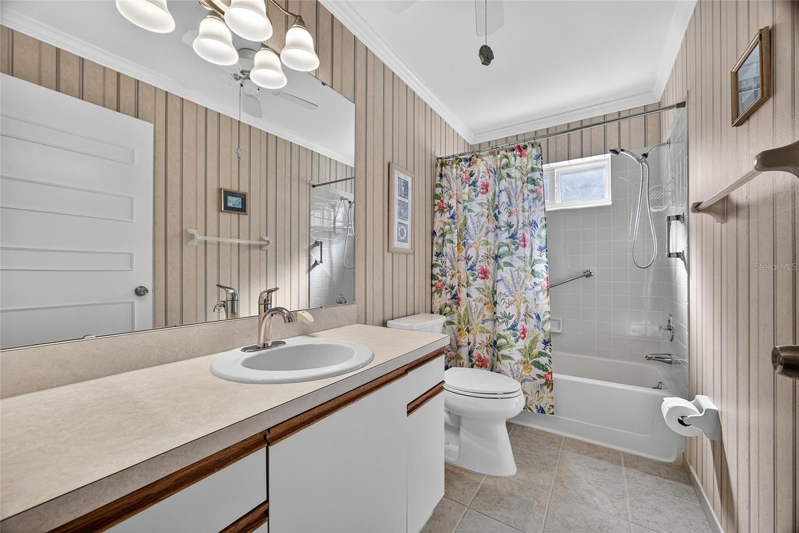 Image 14 of 40 For 612 Chestnut Lane 100