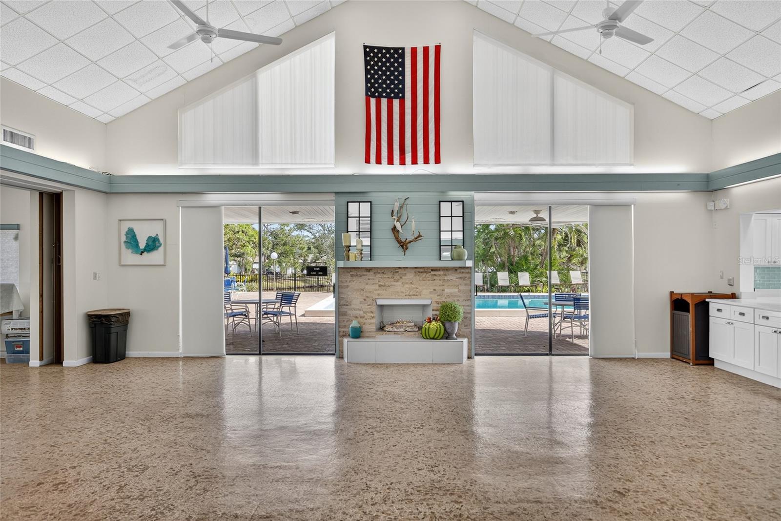 Image 25 of 40 For 612 Chestnut Lane 100