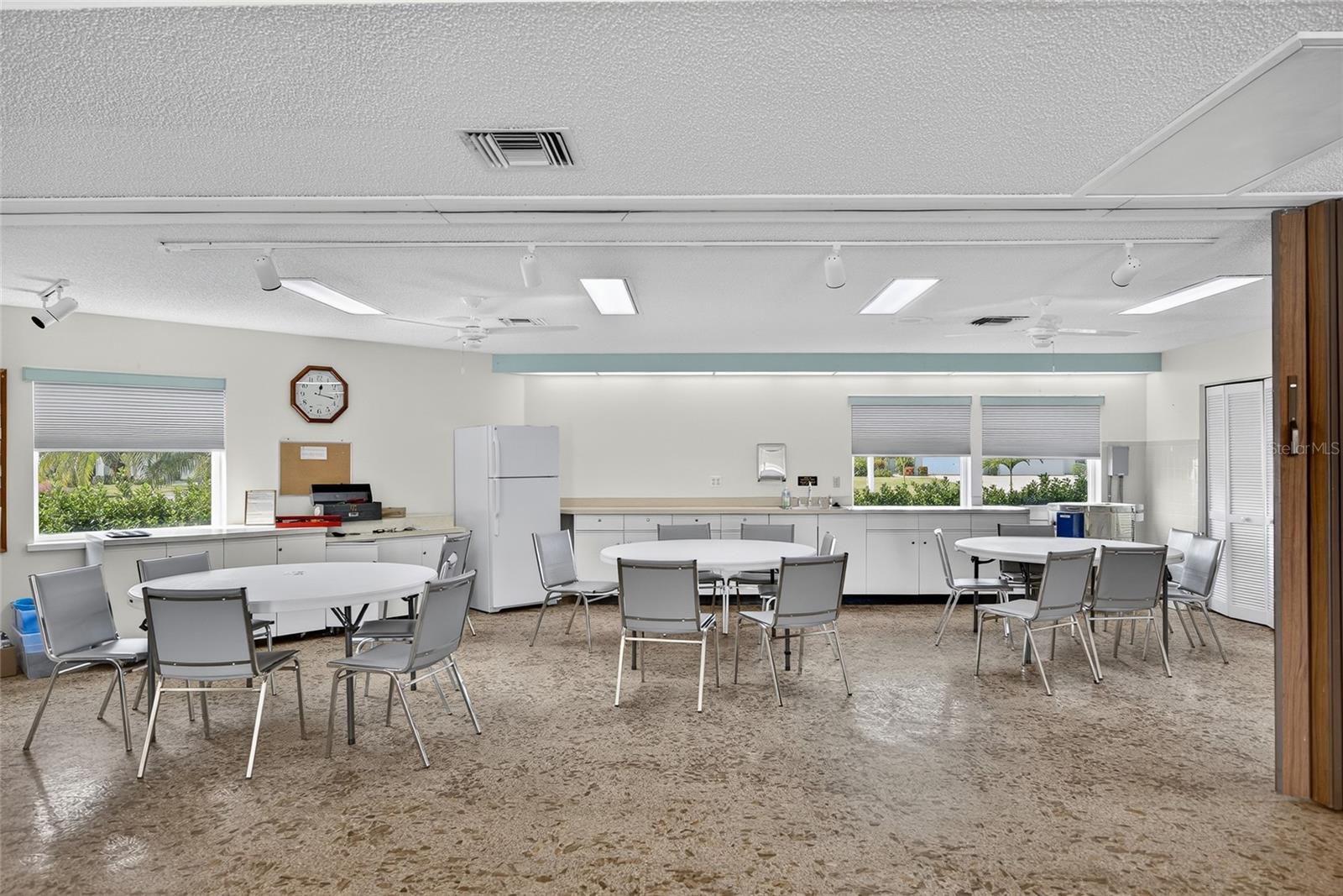 Image 26 of 40 For 612 Chestnut Lane 100