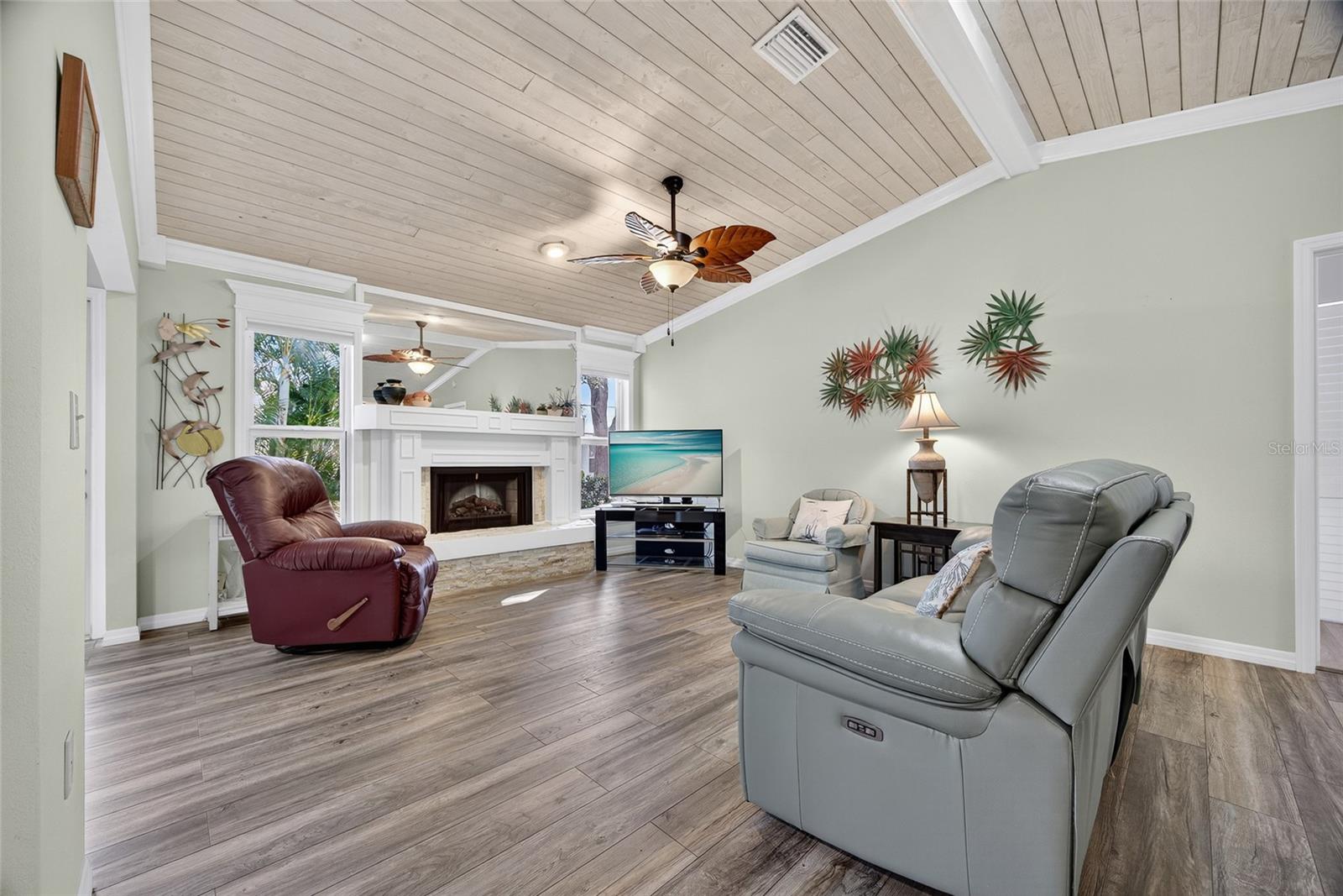 Image 4 of 40 For 612 Chestnut Lane 100