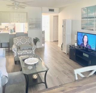 Image 5 of 13 For 22375 Edgewater Drive 123