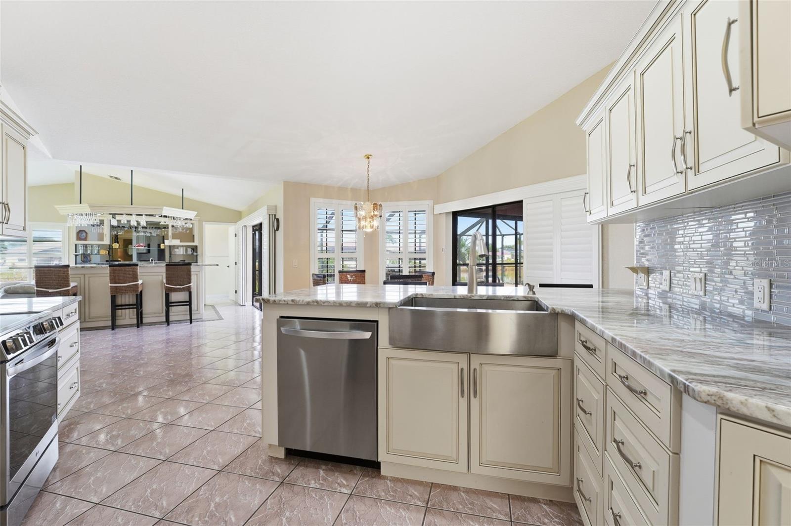 Image 11 of 40 For 7324 Kenwood Drive