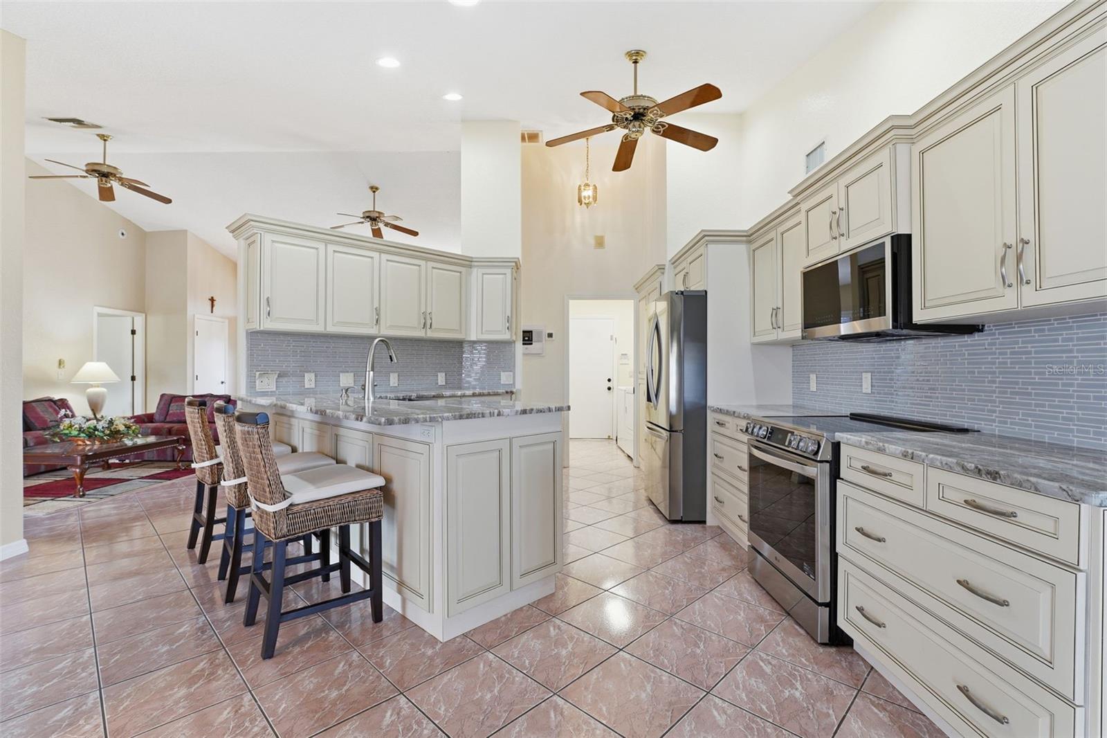 Image 9 of 40 For 7324 Kenwood Drive